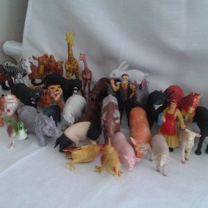 32 Rubber Animals